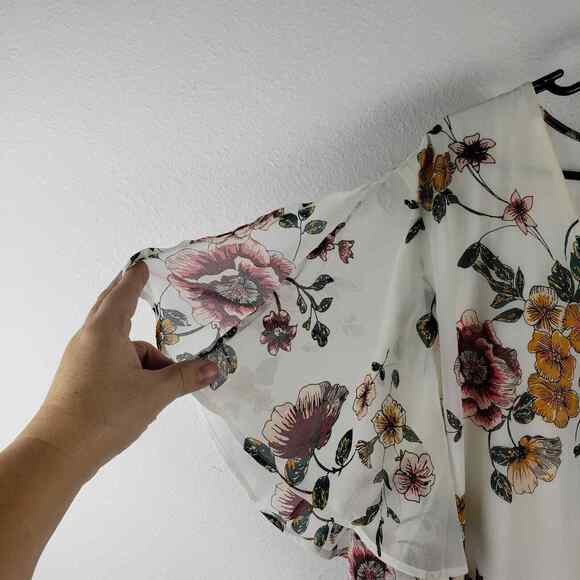 Maurices Women's 4X Wrap Front Flutter Sleeve Sundress Cream Multicolor Floral - Picture 2 of 6